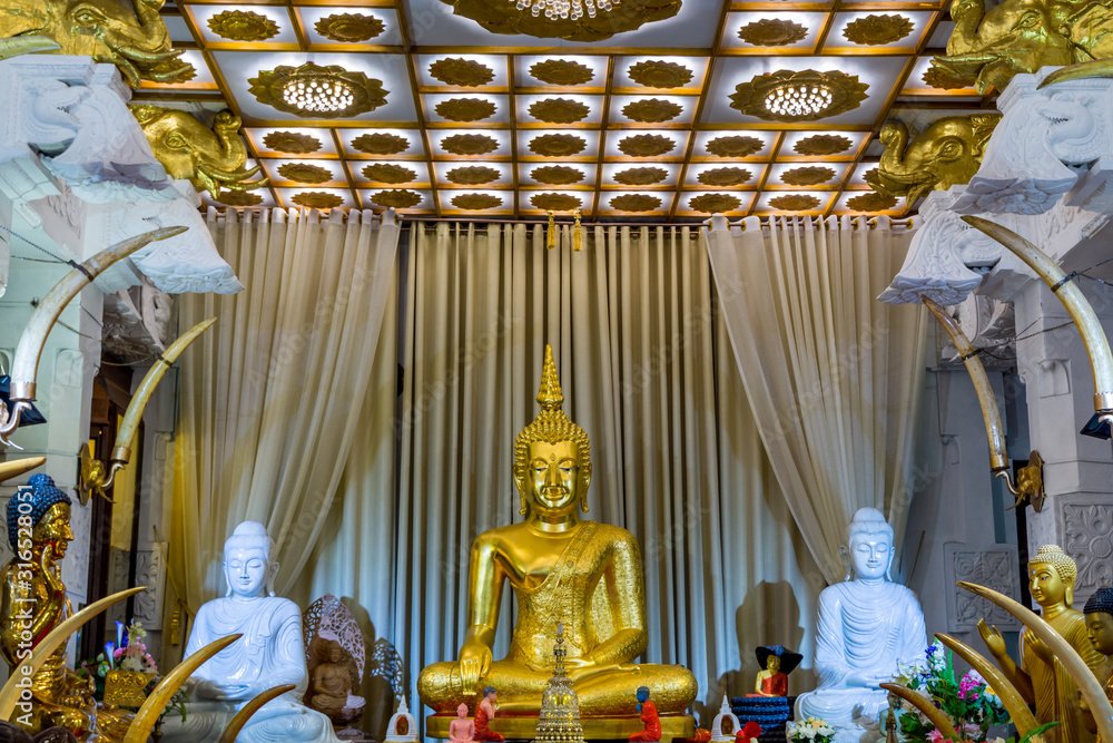 temple of tooth ceremony